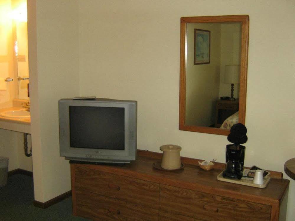 Chapel Hill Motel Brevort Zewnętrze zdjęcie